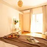 公寓 Spacious Modern With Balcony *