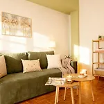 Spacious Modern With Balcony *
