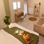 Spacious Modern With Balcony *