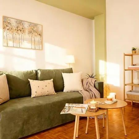 Spacious Modern With Balcony *