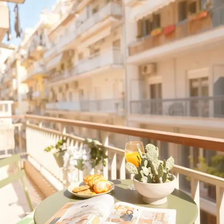 Spacious Modern With Balcony *