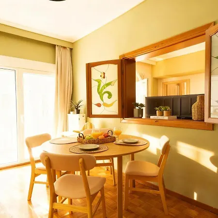 アパート Spacious Modern With Balcony テッサロニキ