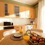 Spacious Modern With Balcony アパート テッサロニキ