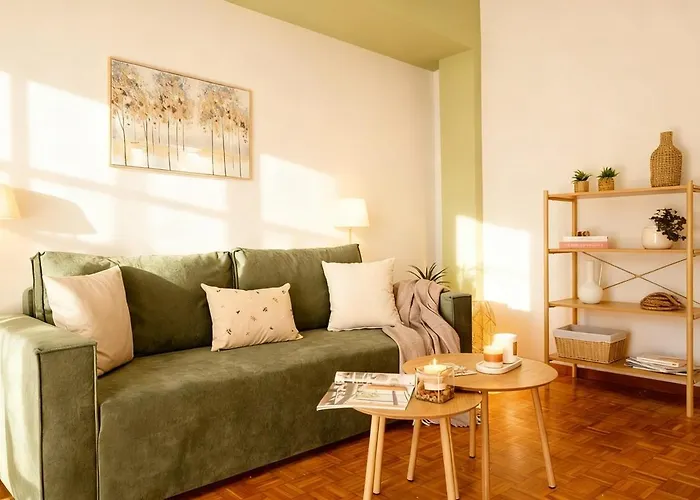 Spacious Modern With Balcony *
