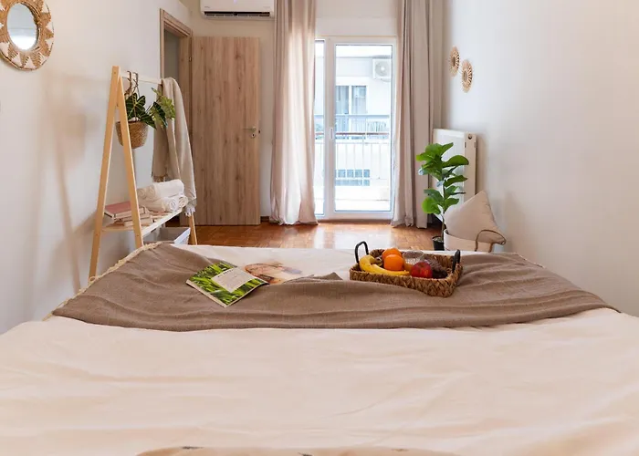 Spacious Modern With Balcony Apartment Thessaloniki