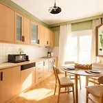 Spacious Modern With Balcony סלוניקי